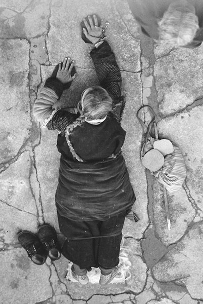 Jokhang Temple: Prostration